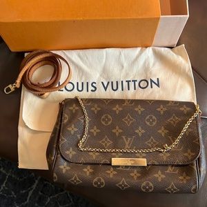 Louis Vuitton Favorite MM Monogram clutch/cross body includes dust cover box